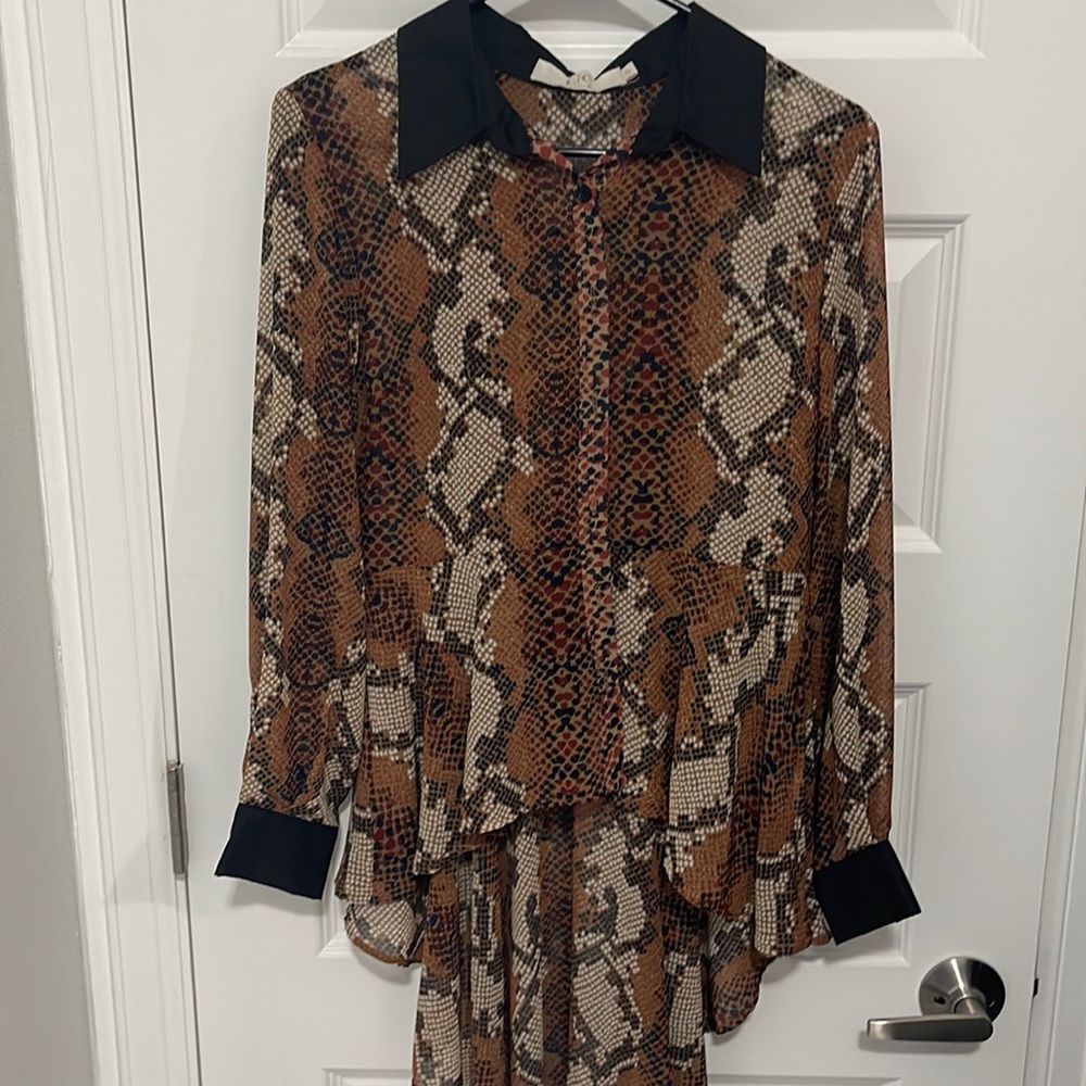 Long blouse multi pattern , great to pair with leggings